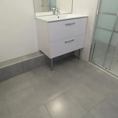 T2 Confort 43M² Avec Terrasse Et Parking A Sete - Fr-1-472-148 *