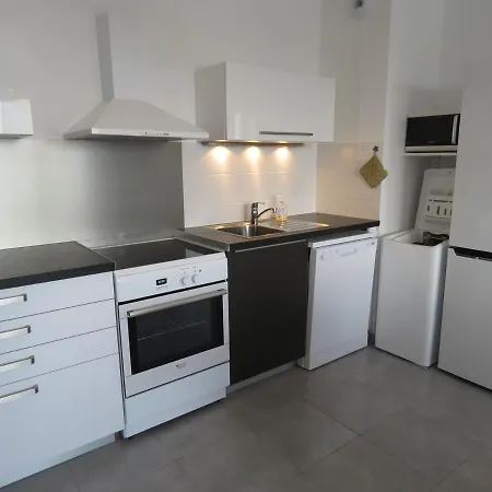 T2 Confort 43m² Avec Terrasse Et Parking à - Fr-1-472-148 Sète