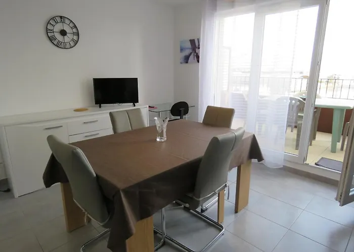 T2 Confort 43M² Avec Terrasse Et Parking A Sete - Fr-1-472-148 Lägenhet