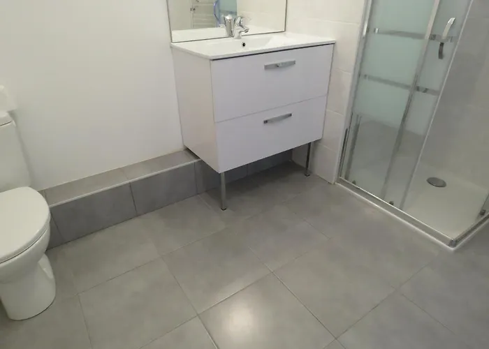 T2 Confort 43M² Avec Terrasse Et Parking A Sete - Fr-1-472-148 *
